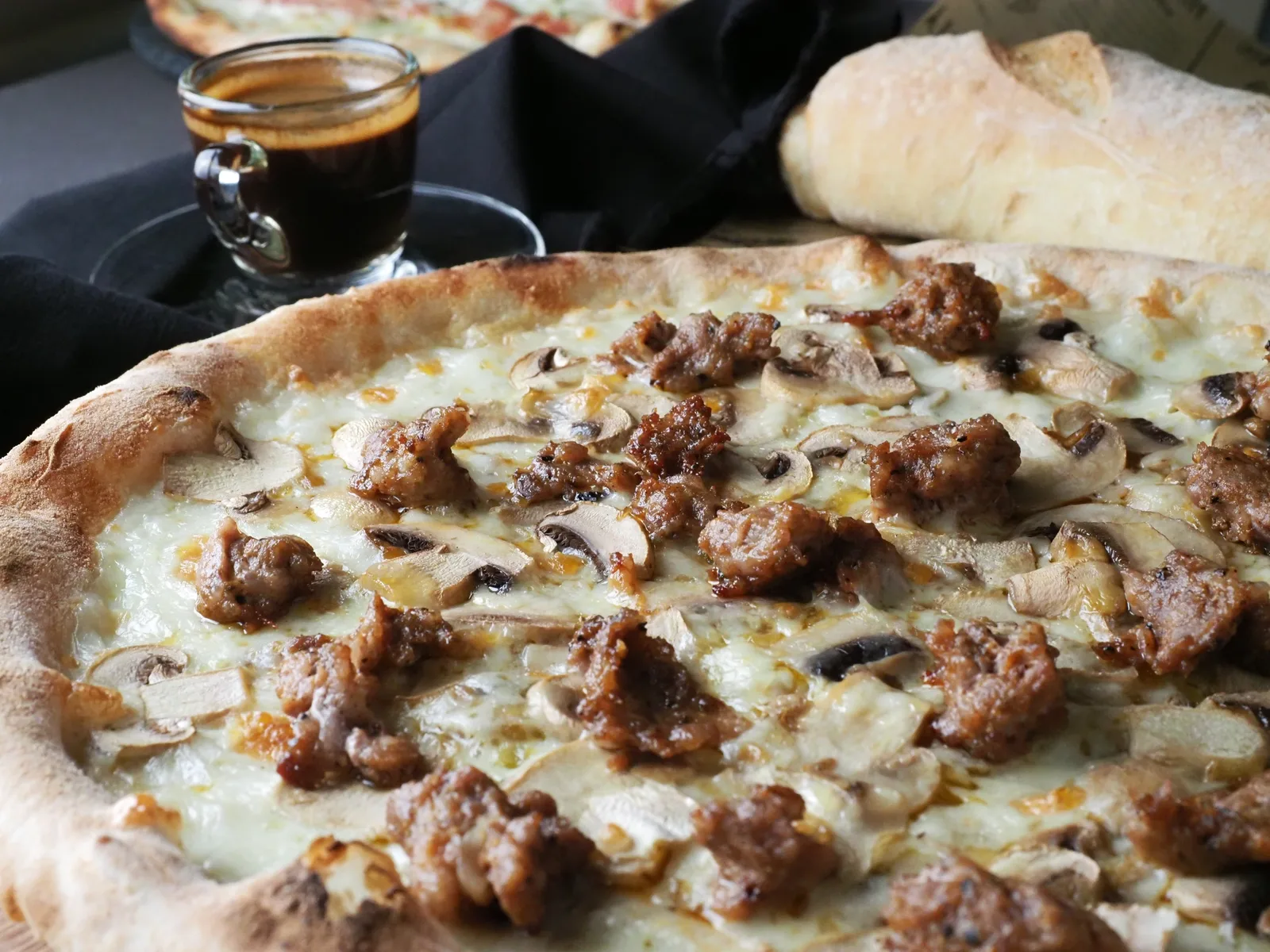 Pizza Persé 現烤香腸蘑菇披薩